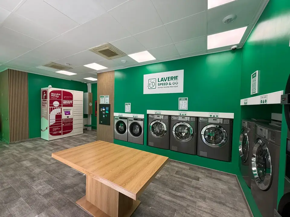 Intérieur de la Laverie Speed & Go à Aix-en-Provence